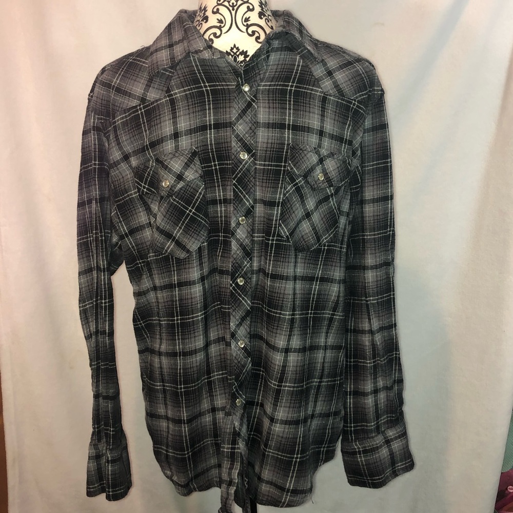 Men’s Wrangler Pearl Buttons, Button Down Shirt.